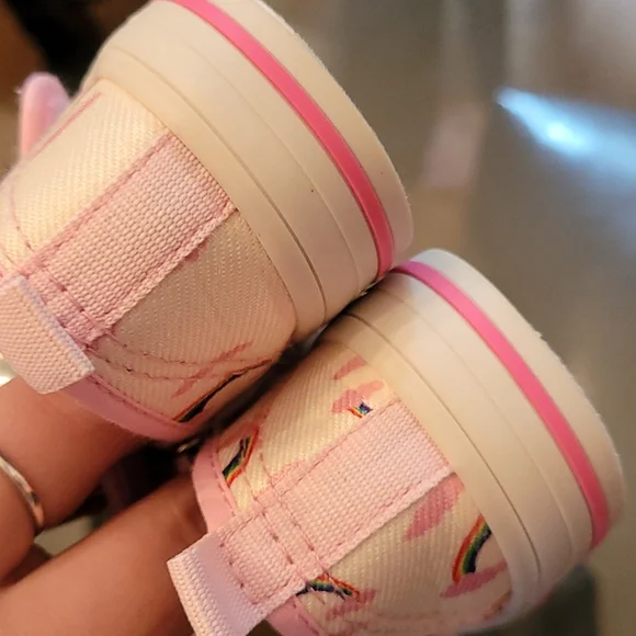 💚5/$20💚 Rainbow Toddler Shoes with Rainbows - Picture 2 of 5